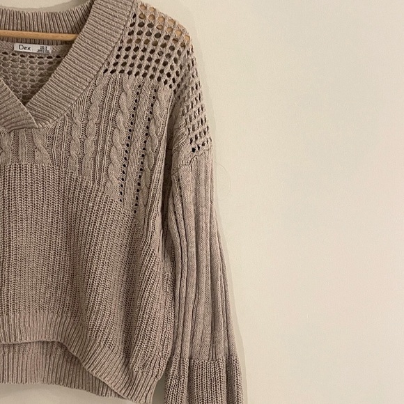 DEX cropped sweater, size medium - Picture 4 of 5